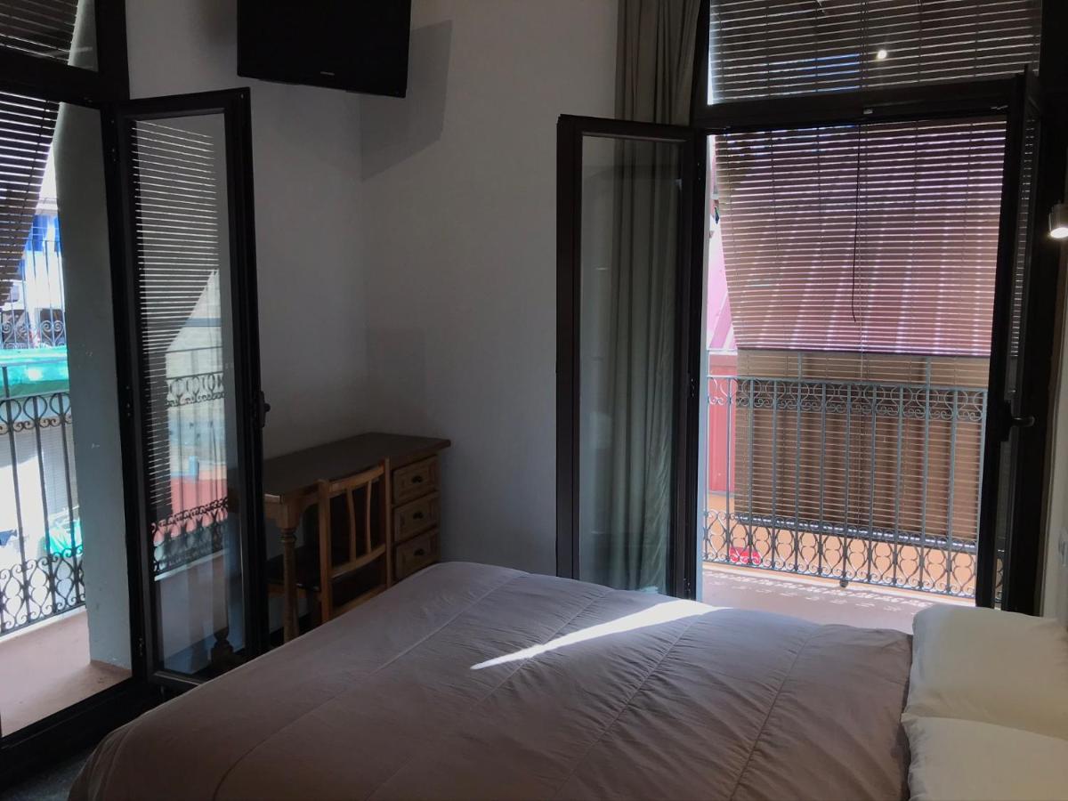 Hostal Radio Барселона Экстерьер фото