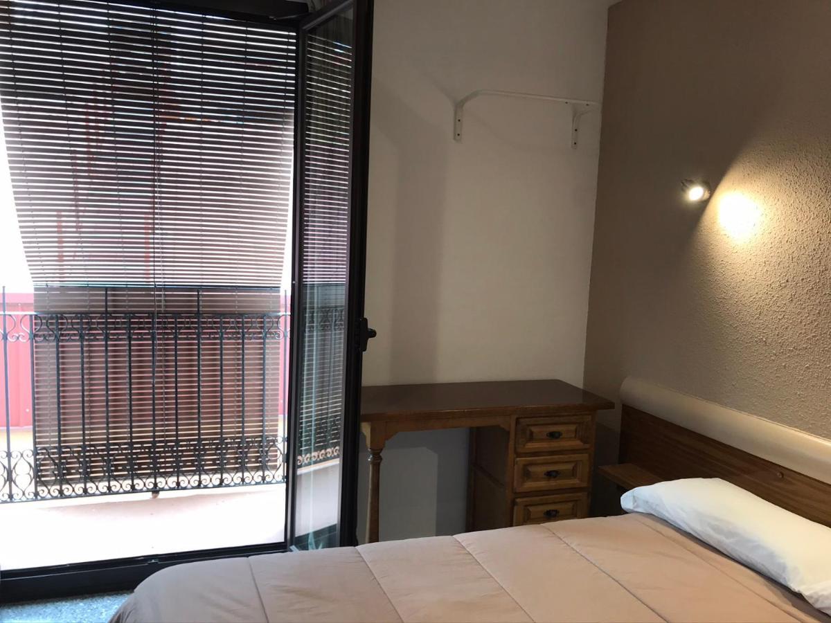 Hostal Radio Барселона Экстерьер фото