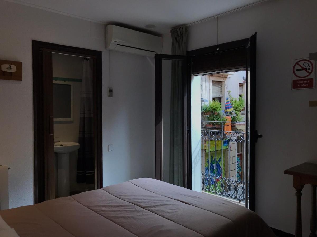 Hostal Radio Барселона Экстерьер фото