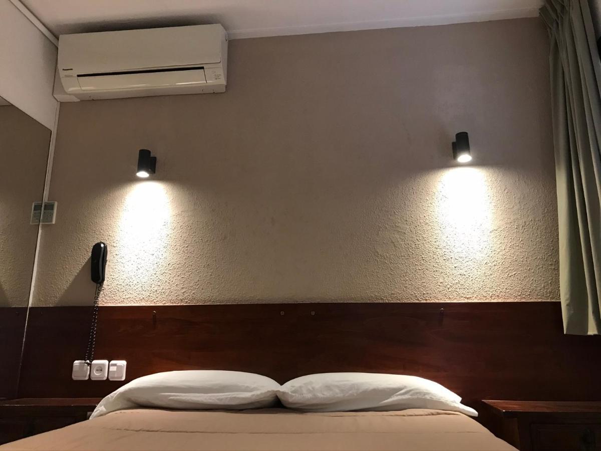 Hostal Radio Барселона Экстерьер фото