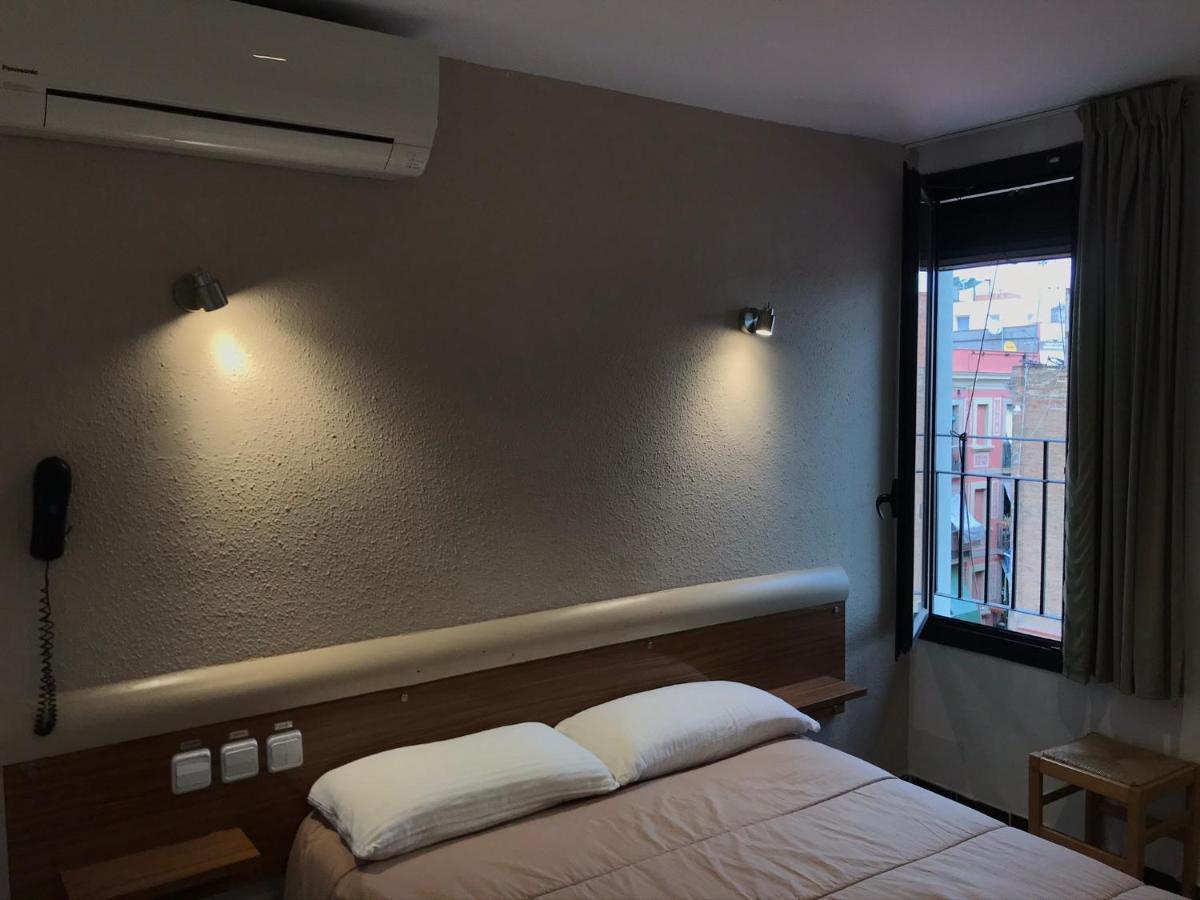 Hostal Radio Барселона Экстерьер фото