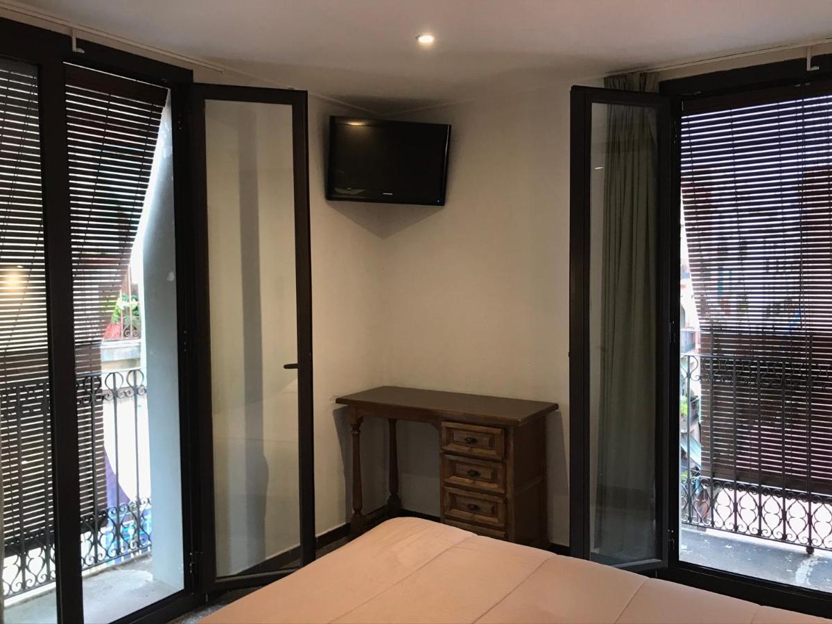 Hostal Radio Барселона Экстерьер фото