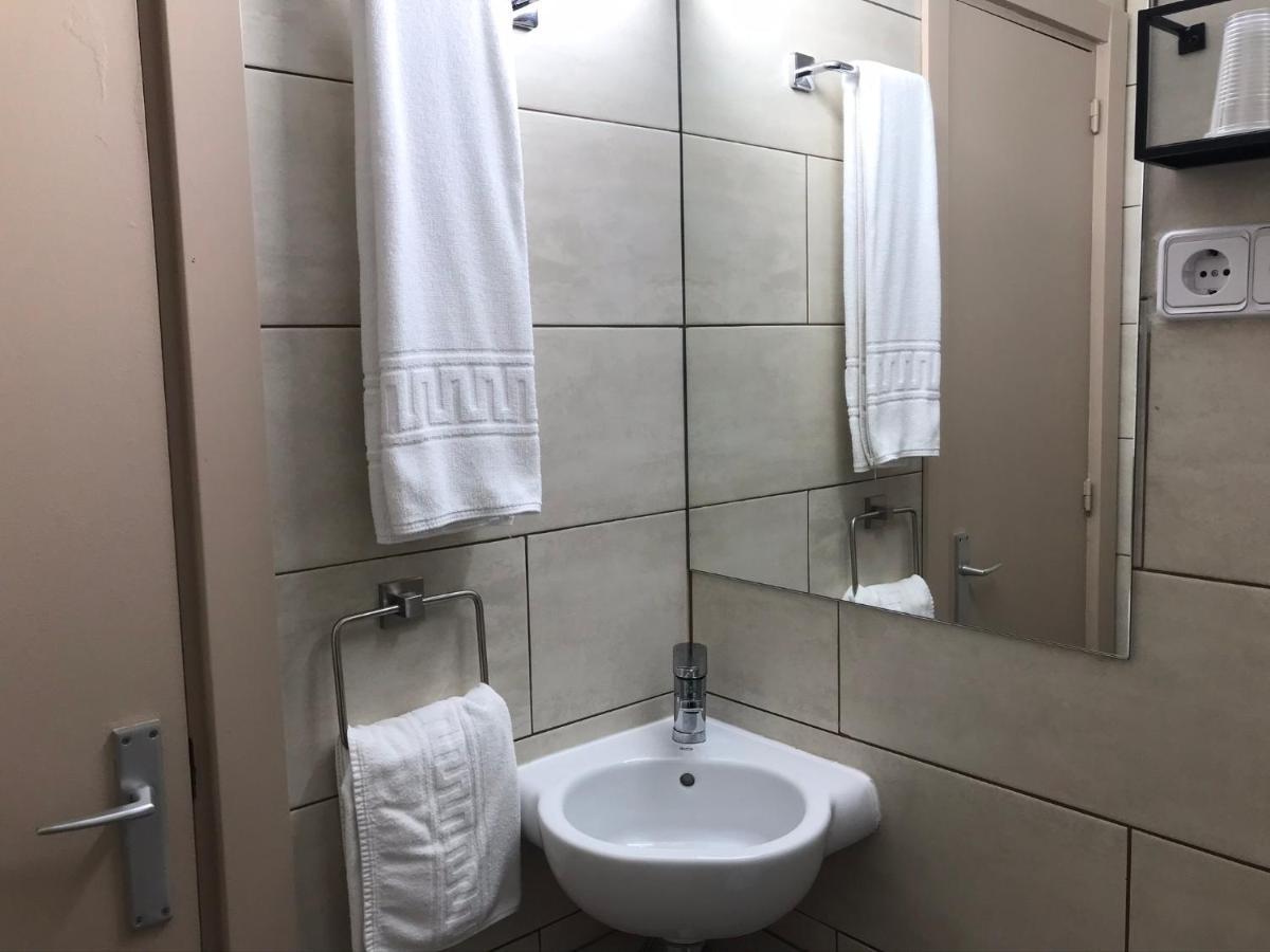 Hostal Radio Барселона Экстерьер фото