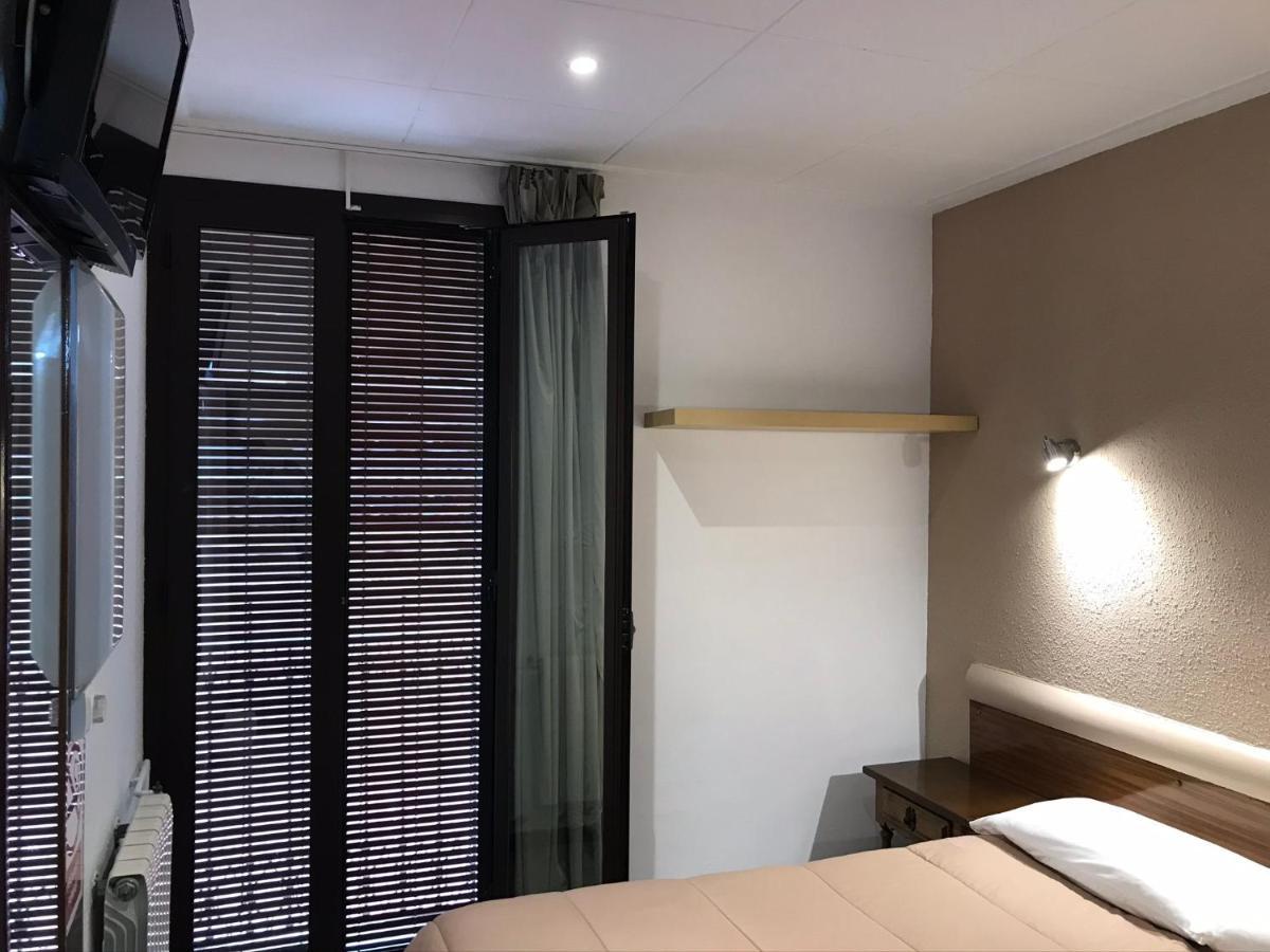 Hostal Radio Барселона Экстерьер фото