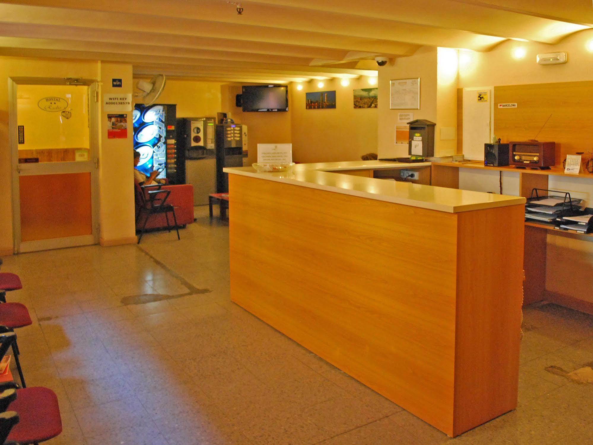 Hostal Radio Барселона Экстерьер фото