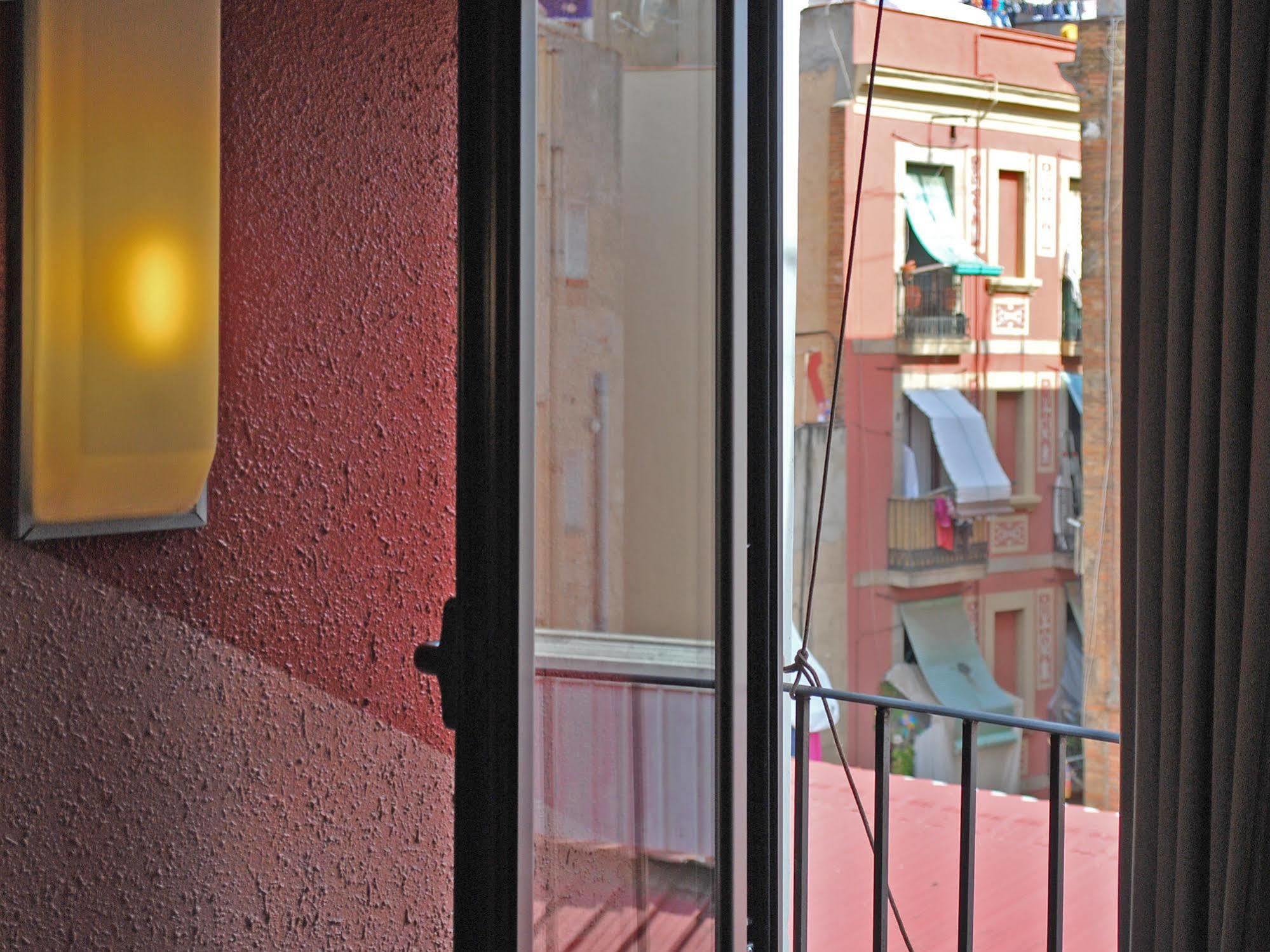 Hostal Radio Барселона Экстерьер фото